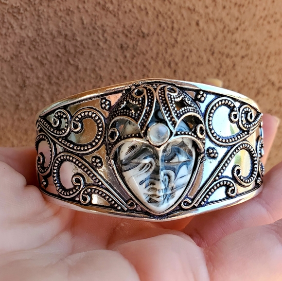 New Carved Goddess Face Rainbow Moonstone 925 Silver Cuff Bracelet. - Picture 4 of 8